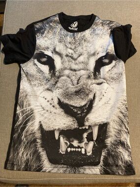 Hybrid & company Black and White Roaring Lion Graphic Tee Men’s